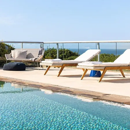 Magnifique Avec Piscine Au Bord De *