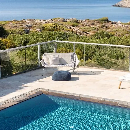Magnifique Avec Piscine Au Bord De Chorafakia